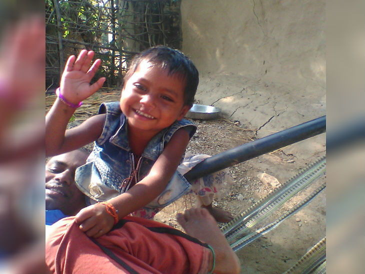 मिर्जापुर में गर्म सब्जी के भगोने में गिरकर 3 साल की बच्ची की मौत| - Dainik Bhaskar