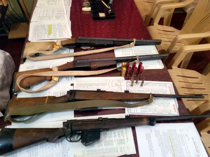 पीएलएफआई के दो उग्रवादी हथियार के साथ गिरफ्तार, एरिया कमांडर समेत 5 भागने में रहे सफल|रांची,Ranchi - Dainik Bhaskar