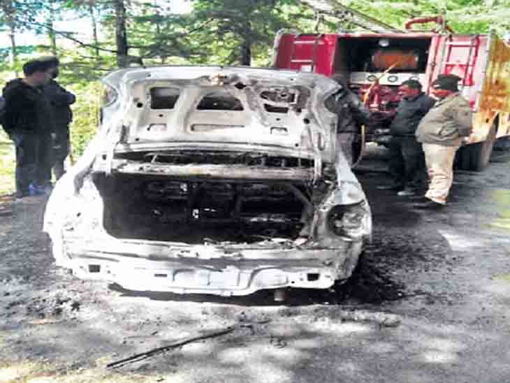मशोबरा में चलती कार में आग लगी, 3 साल की मासूम समेत 3 लोग बाल-बाल बचे|शिमला,Shimla - Dainik Bhaskar