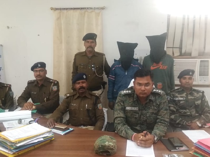 पीएलएफआई से नाता तोड़ अलग संगठन बनाकर वसूलते थे रंगदारी, दो गिरफ्तार|जमशेदपुर,Jamshedpur - Dainik Bhaskar