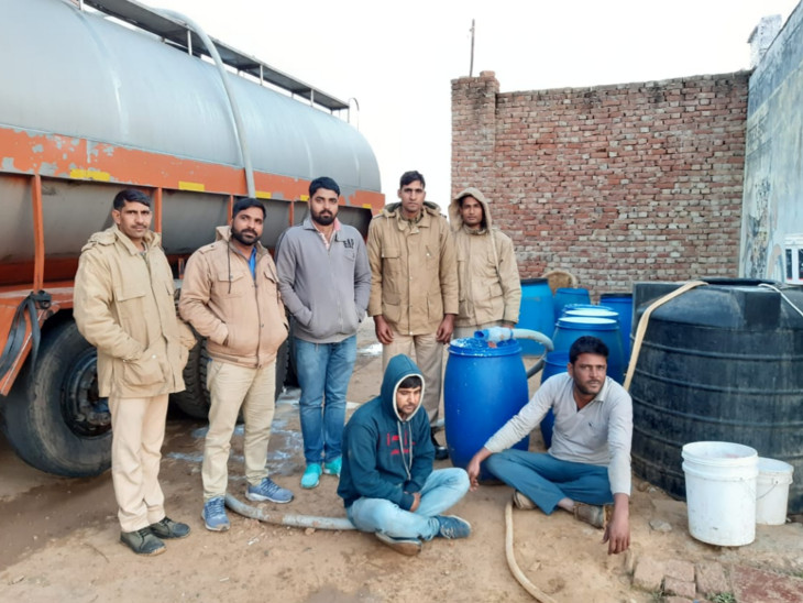 हाइवे पर अमूल डेयरी टैंकर से दूध चुराकर मिलावट का खुलासा, होटल मालिक दो आरोपी गिरफ्तार|जयपुर,Jaipur - Dainik Bhaskar