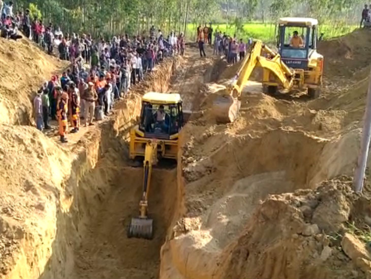 बोरवेल में 40 फीट की गहराई में फंसा युवक, रेस्क्यू ऑपरेशन जारी; मिट्‌टी ढहने से हुआ हादसा, ग्रामीणों में आक्रोश|लखनऊ,Lucknow - Dainik Bhaskar