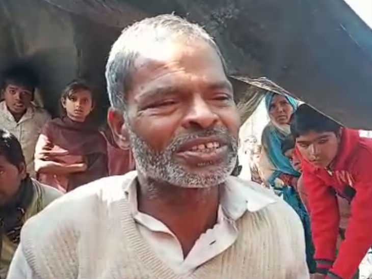 बोरवेल में 40 फीट की गहराई में फंसा युवक, रेस्क्यू ऑपरेशन जारी; मिट्‌टी ढहने से हुआ हादसा, ग्रामीणों में आक्रोश|लखनऊ,Lucknow - Dainik Bhaskar