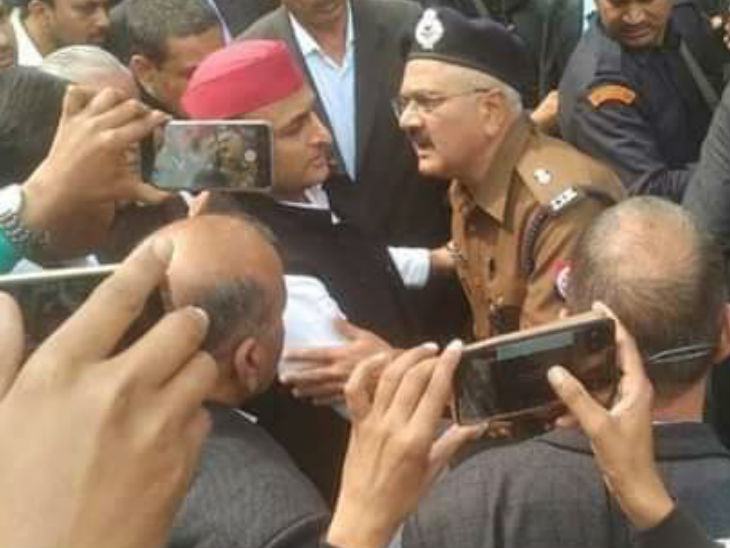 अखिलेश ने जेल में आजम, उनकी पत्नी व बेटे से की मुलाकात; बोले- ये राजनीतिक षडयंत्र, अदालत से इंसाफ मिलेगा|लखनऊ,Lucknow - Dainik Bhaskar