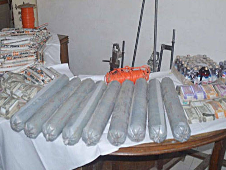 765 gelatin booster sticks and 160 bundle detonator wire recovered from