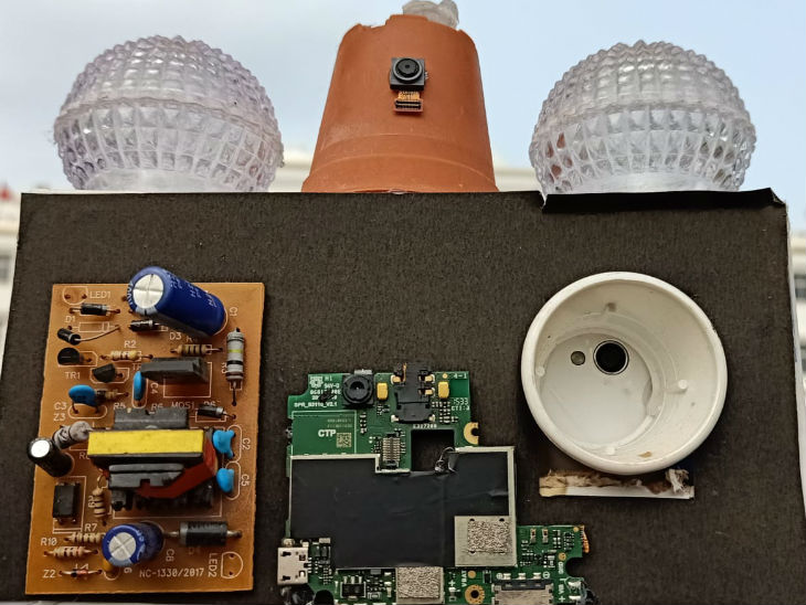 3 छात्रों ने 1000 रु में कबाड़ से बनाया सेना के लिए 'रक्षक रोबोट', दावा- इजरायल की टेक्नोलॉजी को देगा मात|वाराणसी,Varanasi - Dainik Bhaskar