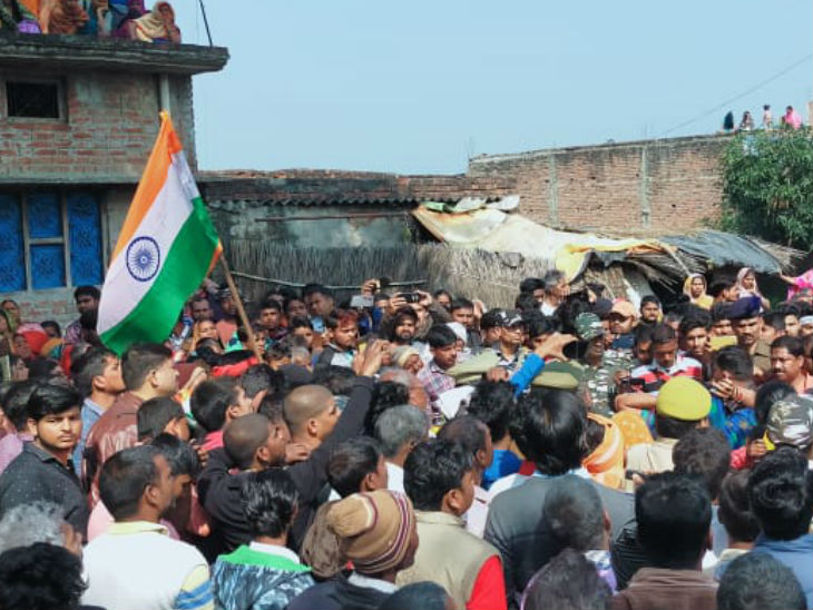 दो माह बाद घर लाया गया शहीद का पार्थिव शरीर; उड़ीसा में थी तैनाती, मुख्यालय जाते समय हुए थे लापता|गोरखपुर,Gorakhpur - Dainik Bhaskar