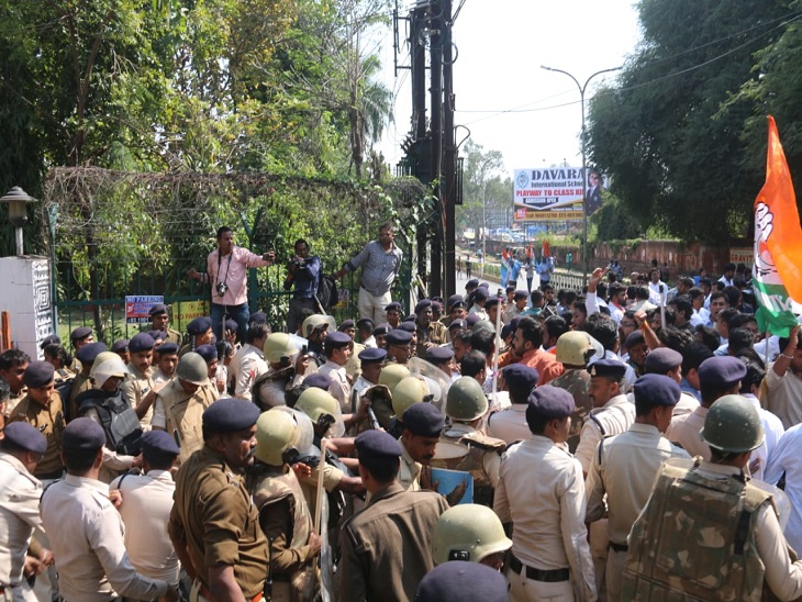 आयकर छापे के विरोध में सड़क पर उतरी कांग्रेस, सांसद छाया वर्मा बोलीं- इसका बदला हम बाद में लेंगे|रायपुर,Raipur - Dainik Bhaskar