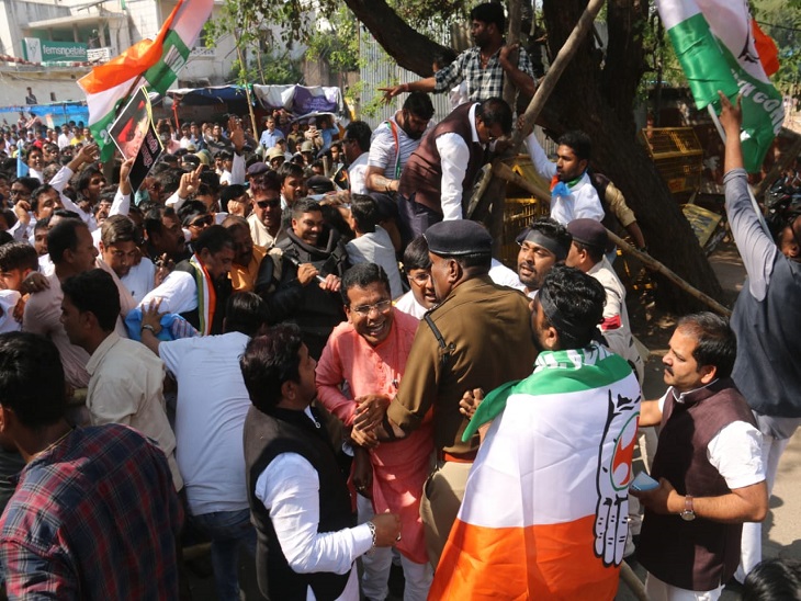 आयकर छापे के विरोध में सड़क पर उतरी कांग्रेस, सांसद छाया वर्मा बोलीं- इसका बदला हम बाद में लेंगे|रायपुर,Raipur - Dainik Bhaskar