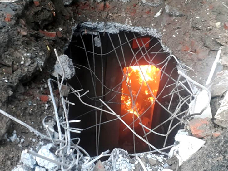 विशाल मेगामार्ट के शोरूम में शॉर्ट सर्किट से लगी आग, मौके पर पहुंची फायर ब्रिगेड की टीम, आग  बुझाने की कोशिश जारी|चंडीगढ़,Chandigarh - Dainik Bhaskar