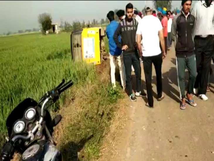 देरी होने के कारण चालक तेज व लापरवाही से चला रहा था स्कूल बस, असंतुलित होकर पलटी बस, 26 बच्चे थे सवार|चंडीगढ़,Chandigarh - Dainik Bhaskar