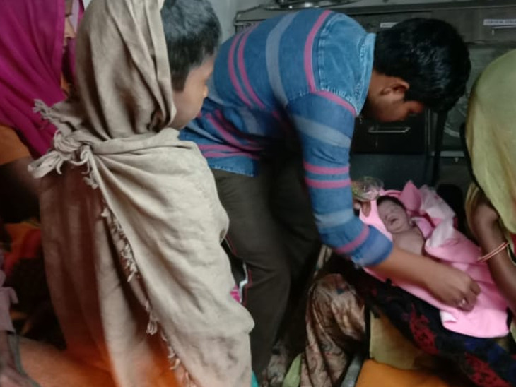 डॉक्टरों ने नवजात को मृत बताया, दादी की गोद में टॉयलेट किया तो जिंदा होने का पता चला; 12 घंटे बाद दम तोड़ा|उदयपुर,Udaipur - Dainik Bhaskar