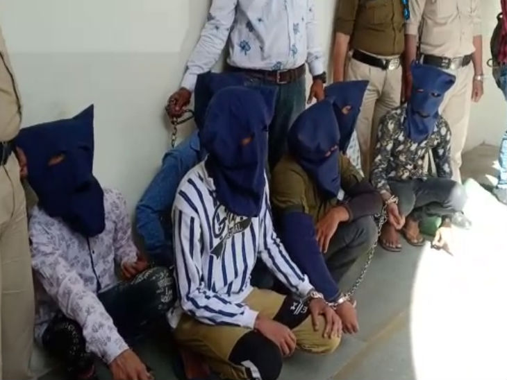 पेट्रोल पंप पर डकैती की योजना बना रहे 5 बदमाश गिरफ्तार, नशे के शौक को पूरा करने बने मोबाइल चोर|इंदौर,Indore - Dainik Bhaskar