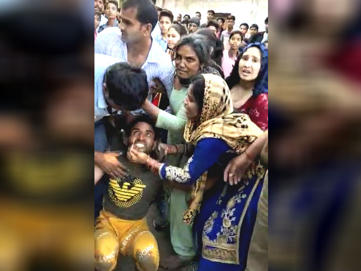 गांजा तस्कर को पकड़ने पहुंची पुलिस टीम पर महिलाओं ने किया हमला, पुलिस की गाड़ी में तोड़फोड़; 3 दिन में एक जैसे दो मामले|मेरठ,Meerut - Dainik Bhaskar