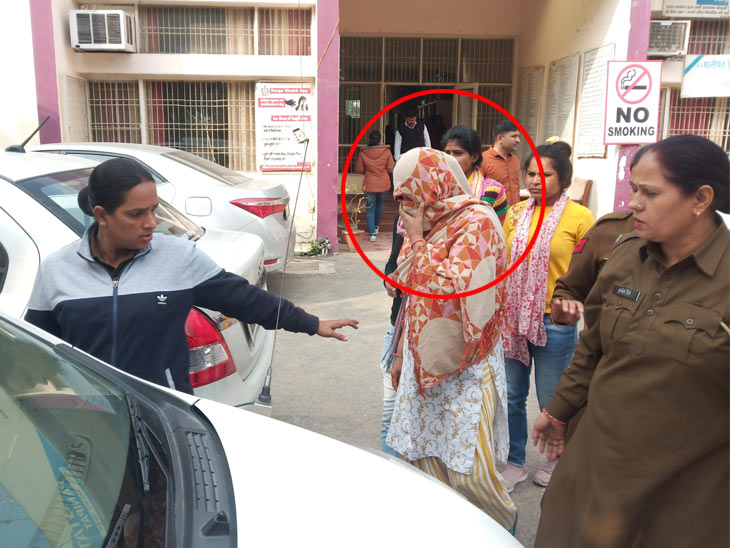 फर्जीं गैंगरेप में फंसा ऐंठती थी लाखों रुपये, करवा चुकी है 19 मामले दर्ज, गिरफ्तार, साथ देने वाली एएसआई फरार|पानीपत,Panipat - Dainik Bhaskar