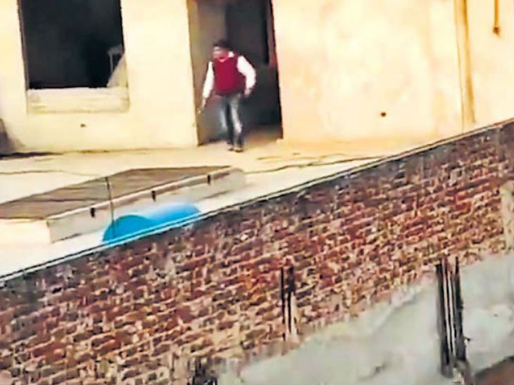 18 घंटे की जांच से तय होगा, पार्षद ताहिर हुसैन की भूमिका है या नहीं; अंकित के पिता का आरोप- हत्या के लिए वही जिम्मेदार|दिल्ली + एनसीआर,Delhi + NCR - Dainik Bhaskar