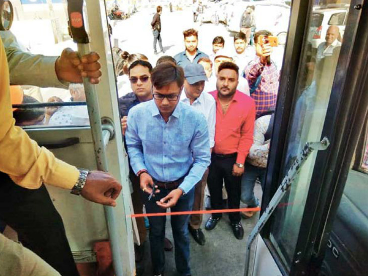 स्वास्थ्य मंत्री सिलावट नहीं आए तो उनके बेटे ने ही कर दिया सिटी बस का उद्घाटन|इंदौर,Indore - Dainik Bhaskar
