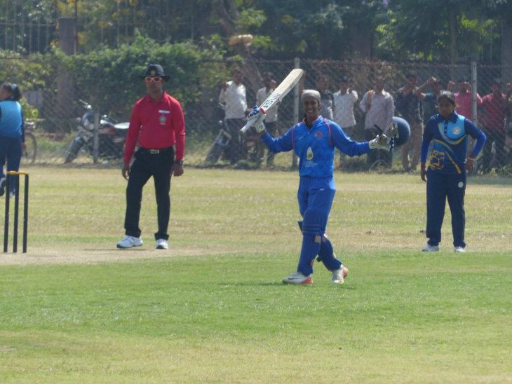 भारतीय महिला क्रिकेट टीम की विस्फोटक बल्लेबाज जेमिमा हॉकी भी खेलती हैं, गिटार बजाने और डांस की भी शौकीन हैं|मुंबई,Mumbai - Dainik Bhaskar