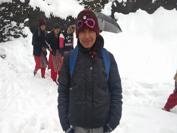 शिमला, हरिपुरधार के ऊंचाई वाले इलाकों में बर्फबारी; चूड़धार में 8 फीट तक जमी बर्फ की परत|शिमला,Shimla - Dainik Bhaskar