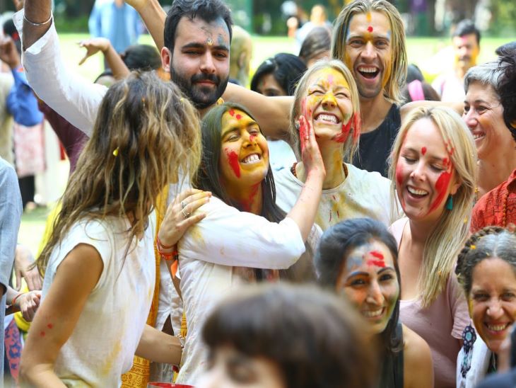 हरिद्वार से हम्पी तक होली के रंग में भंग; बड़े पैमाने पर होटल बुकिंग्स कैंसिल, विदेशियों से न आने की अपील|धर्म,Dharm - Dainik Bhaskar