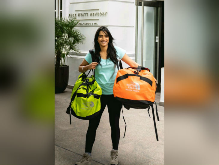 अनुजा कहती हैं कि पर्वतारोहण के दौरान उनके पास 35 से 40 किलो सामान होता है।