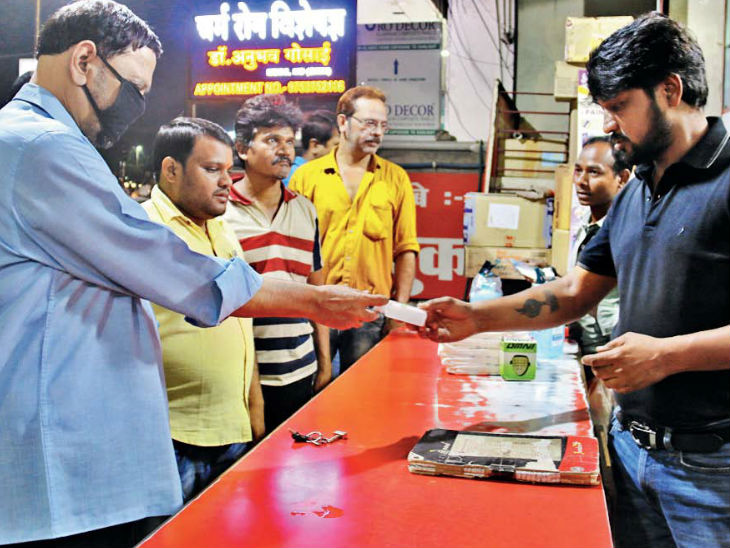 29 संदिग्धों में 26 को कोरोना नहीं, फिर भी मास्क की कालाबाजारी, सैनिटाइजर ब्लैक में|रायपुर,Raipur - Dainik Bhaskar