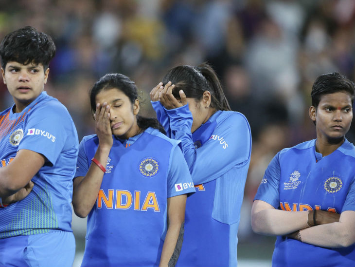 मैच हारने के बाद खिलाड़ियों की आंखें नम हो गईं।