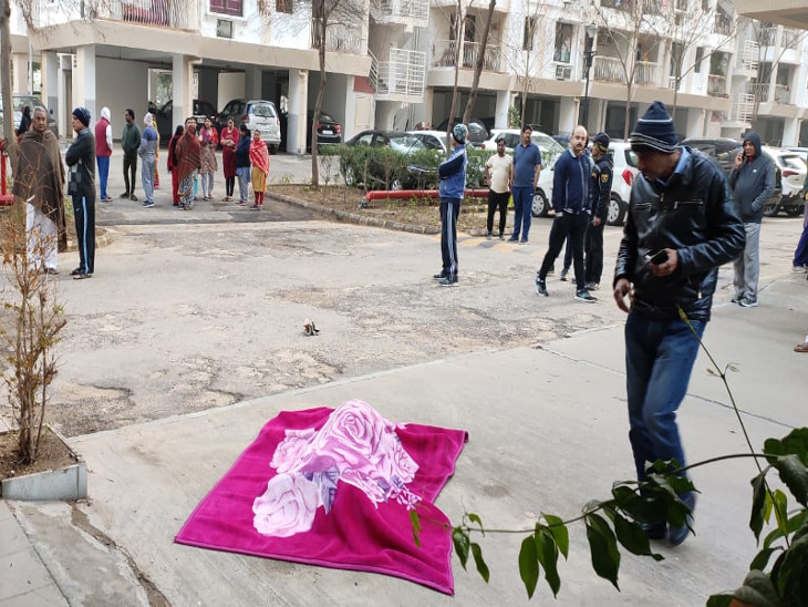 अपार्टमेंट की 10वीं मंजिल से कूदी महिला की मौके पर ही मौत हो गई। - Dainik Bhaskar