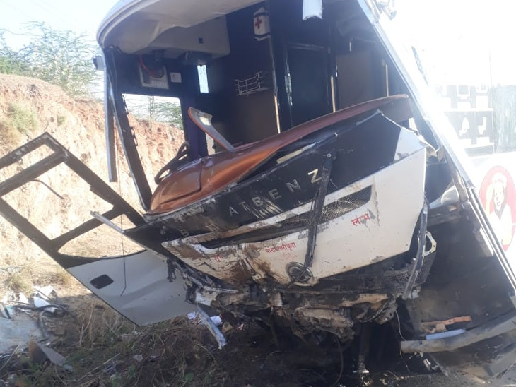 टायर फटने से बस पलटी, 3 की मौत; एक यात्री की टायर के नीचे आने से गर्दन धड़ से अलग हुई|अजमेर,Ajmer - Dainik Bhaskar