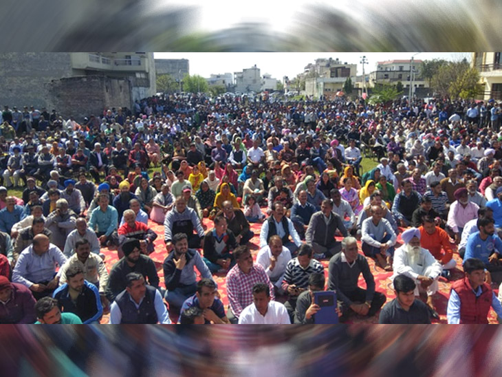 हाईकोर्ट की ओर से मकान गिराने के  खिलाफ लोग हुए लामबंद - Dainik Bhaskar