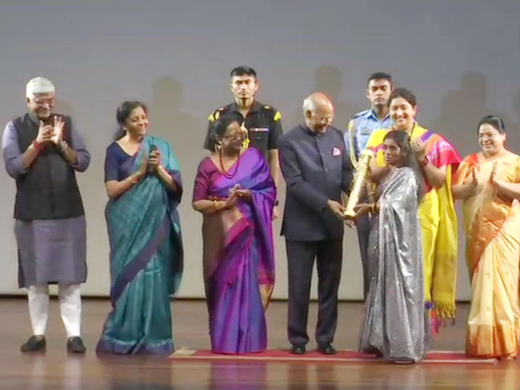 राष्ट्रपति ने बिहार की बीना देवी को भी नारी शक्ति पुरस्कार प्रदान किया।