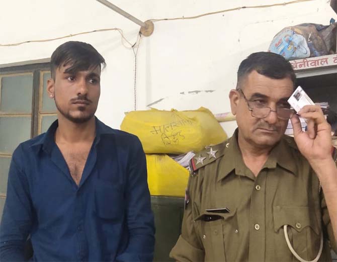 इंडियन एयर फोर्स की महिला पायलट से छेड़छाड़ के आरोप में पकड़ा गया युवक। - Dainik Bhaskar