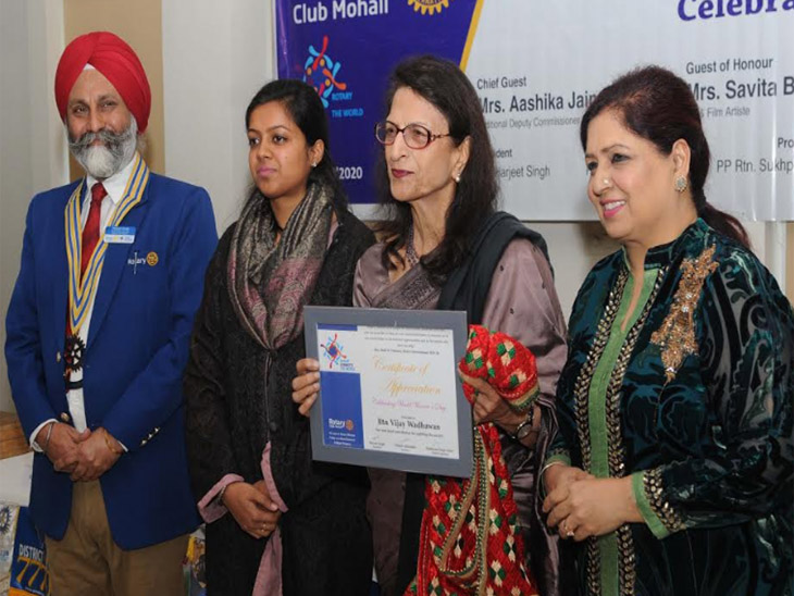 रोटरी क्लब मोहाली की ओर से महिलाओं को सम्मानित किया गया। एडीसी मोहाली ने पुरस्कार दिए - Dainik Bhaskar