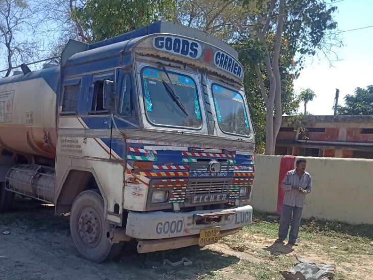 किशोर को टक्कर मारने वाले टैंकर को पुलिस ने जब्त कर चालक को गिरफ्तार कर लिया है। - Dainik Bhaskar