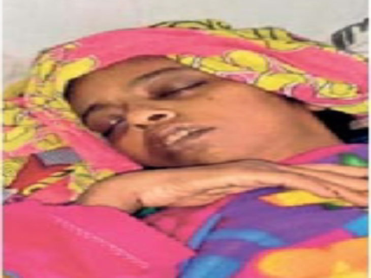 अस्पताल में भर्ती नुसरत। - Dainik Bhaskar