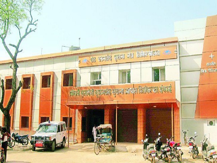 दुर्ग स्थित जिला अस्पताल में ईएसआईसी कार्ड सम्बंधी जानकारी ली जा सकती है। - Dainik Bhaskar