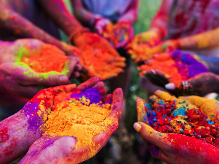 होली के रंगों से शरीर के अंदर उत्पन्न होती है सकारात्मक ऊर्जा|धर्म,Dharm - Dainik Bhaskar