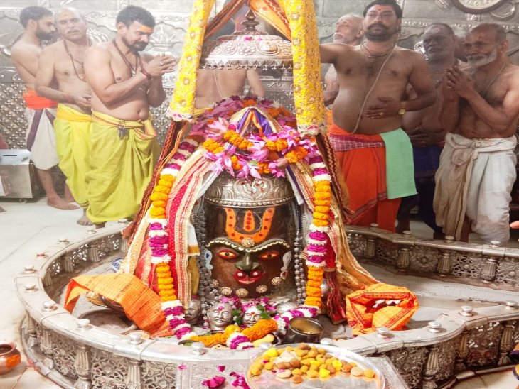 महाकाल को सांध्य आरती के पहले लगा गुलाल, रात 8 बजे जली होली, भजन संध्या का आयोजन|इंदौर,Indore - Dainik Bhaskar