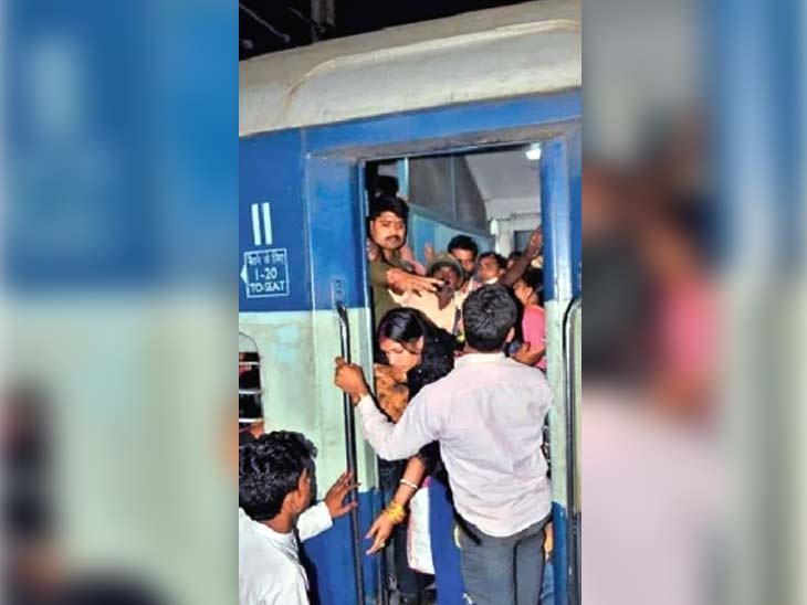 मौर्य एक्सप्रेस में भीड़। - Dainik Bhaskar