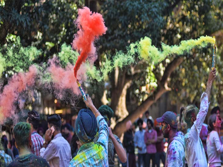 पीयू कैंपस में रंगों का पर्व होली मनाई गई। फोटो अश्विनी राणा - Dainik Bhaskar