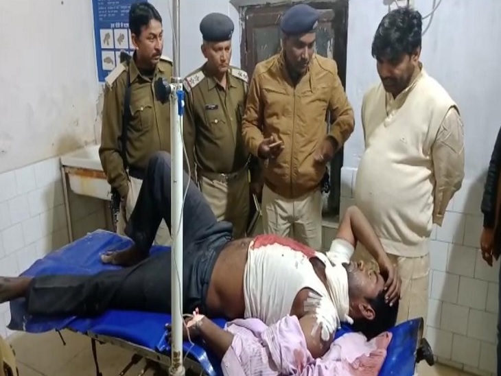 अस्पताल में घायल प्रवीण से पुलिस ने पूछताछ की। - Dainik Bhaskar