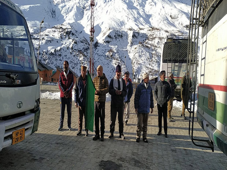 केलांग से तीन रूटों के लिए आज से बस सेवा शुरू, लगातार हो रही बर्फबारी से बाधित था कार्य|शिमला,Shimla - Dainik Bhaskar