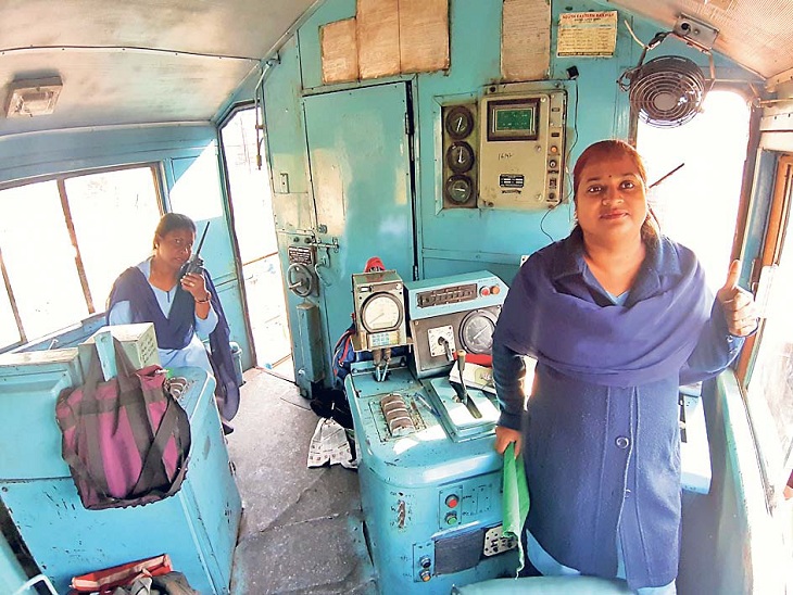 दीपाली अमृता और सहयोगी कर्मचारी। - Dainik Bhaskar