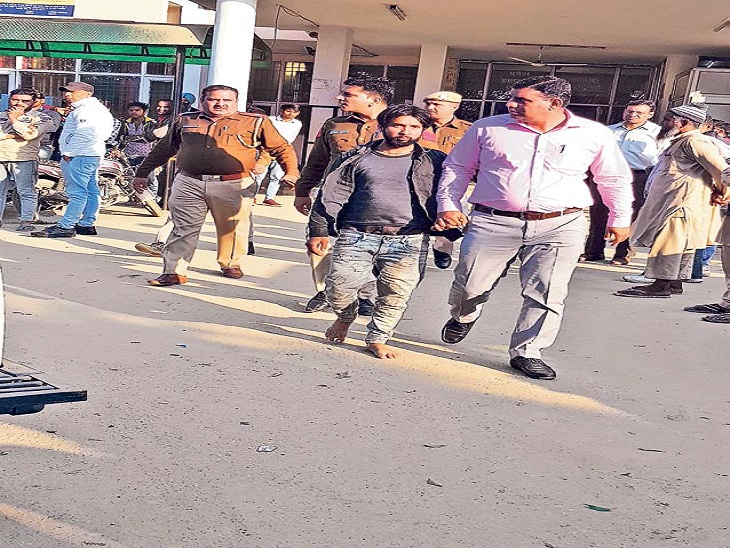 यमुनानगर के मेले में फोर व्हीलर ने 8 को कुचला, 3 की मौत, गुस्साए लोगों ने चालक को जमकर पीटा|चंडीगढ़,Chandigarh - Dainik Bhaskar