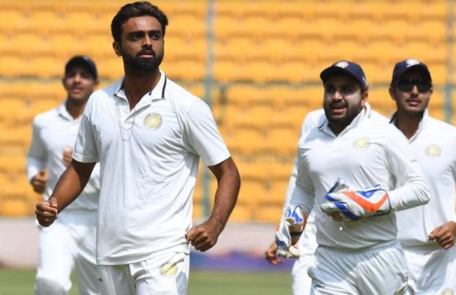 जयदेव उनादकट ने सेमीफाइनल में गुजरात के खिलाफ दूसरी पारी में चार विकेट लेकर मैच का पांसा पलट दिया था। - Dainik Bhaskar