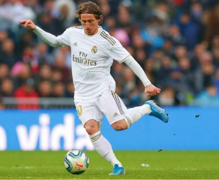 रियल मैड्रिड के लुकेमो मैच के दौरान एक पेनल्टी केक लगाते हुए। - Dainik Bhaskar