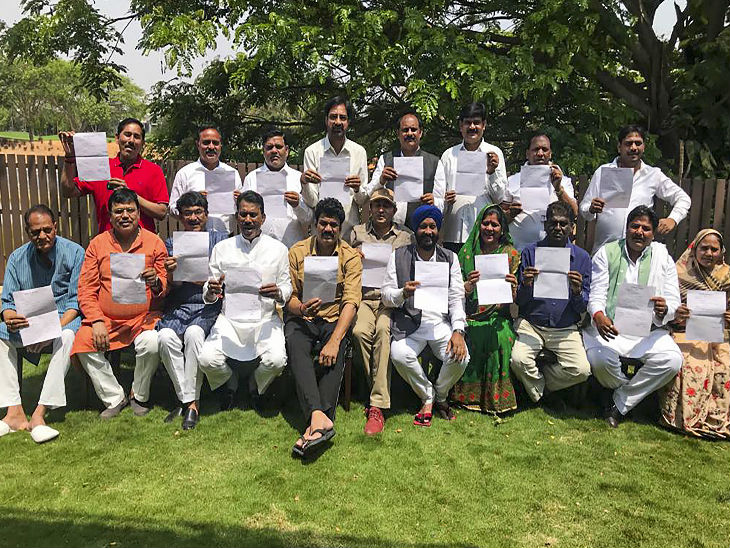 6 मंत्रियों समेत सिंधिया गुट के 19 विधायक बेंगलुरु में अपने इस्तीफे के साथ।