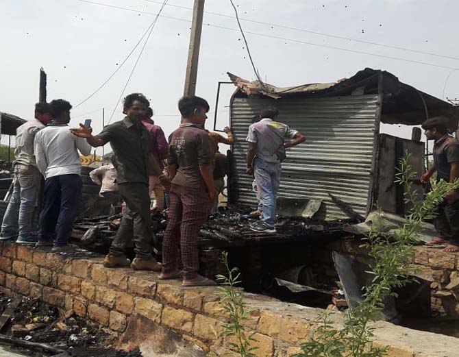 चाय के केबिन में आग से गैस सिलेंडर फटा, बीएसएफ के जवानों ने बुझाई आग|जोधपुर,Jodhpur - Dainik Bhaskar