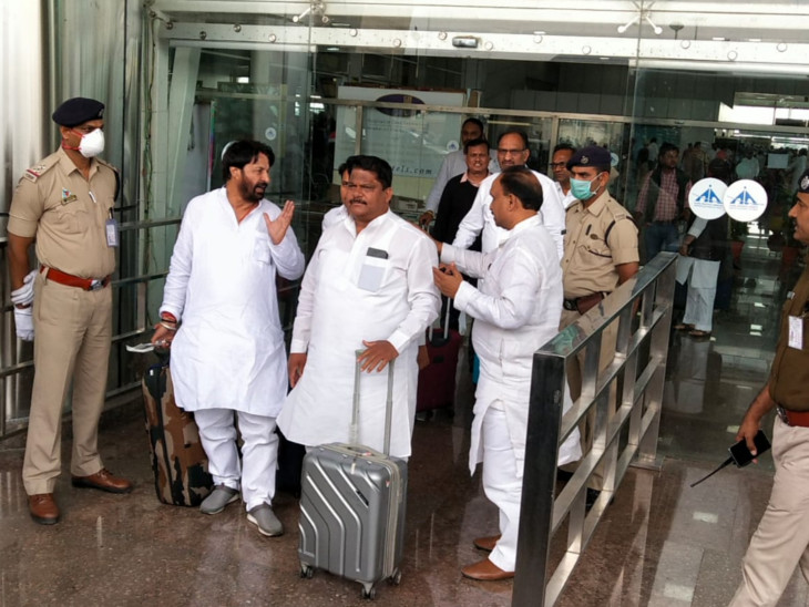 कांग्रेस के विधायक जयपुर के दो अलग-अलग रिजॉर्ट में पहुंचे, देर शाम एक तबियत बिगड़ी; एंबुलेंस मौके पर पहुंची|जयपुर,Jaipur - Dainik Bhaskar