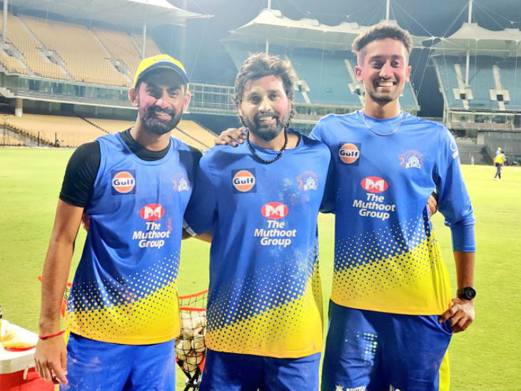 चैपक स्टेडियम में प्रैक्टिस के दौरान चेन्नई सुपरकिंग्स के खिलाड़ियों ने होली भी खेली।